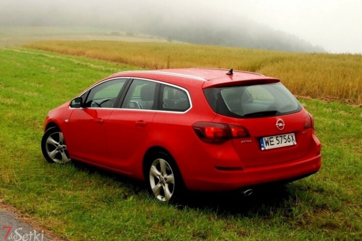 Opel Astra Sports Tourer 2.0 CDTI 160 KM – kompaktowe kombi