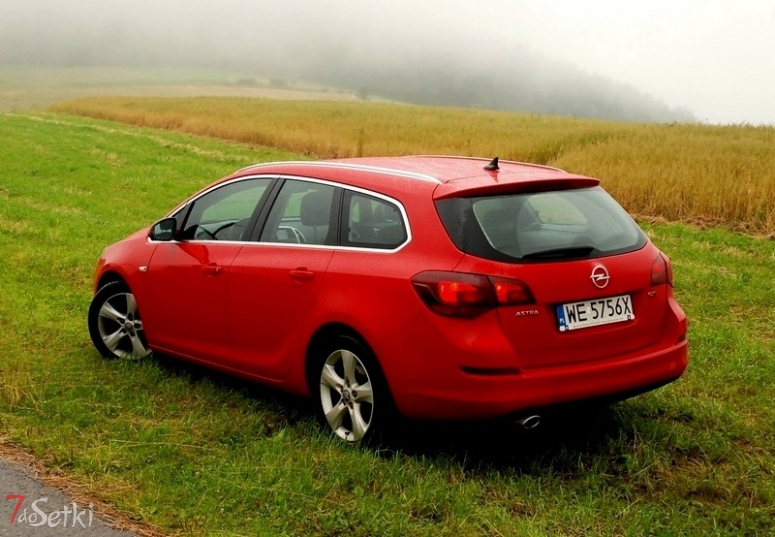 Opel Astra Sports Tourer 2.0 CDTI 160 KM – kompaktowe kombi
