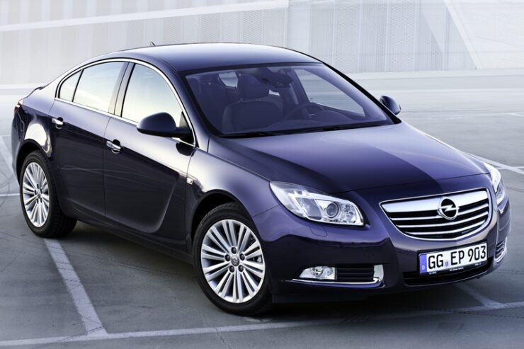 Opel Insignia na rok 2012, nowe silniki i wyposażenie