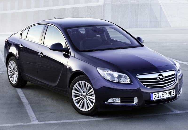 Opel Insignia na rok 2012, nowe silniki i wyposażenie