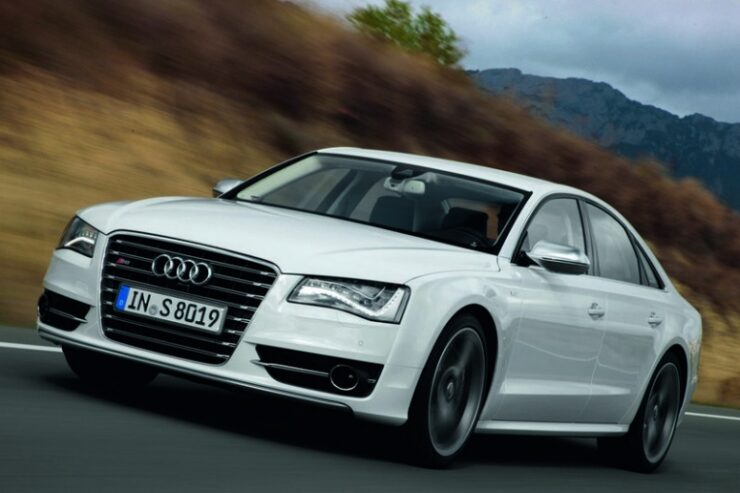 Audi S8 Samochodem Roku Playboya 2012