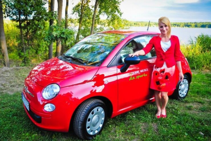 Czerwony Fiat 500 dla Karoliny Naja