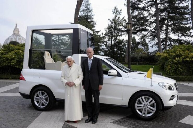 Nowy papamobile Mercedes-Benz dla papieża