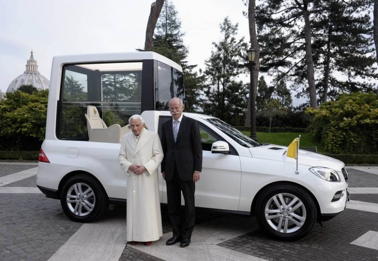 Nowy papamobile Mercedes-Benz dla papieża