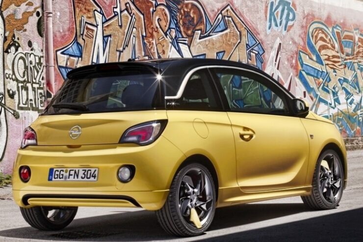 Opel ADAM wjeżdża do Warszawy