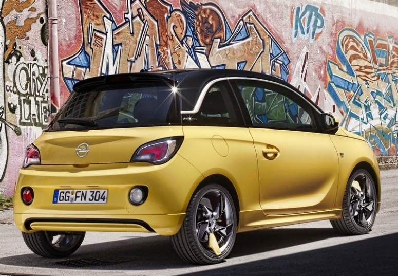 Opel ADAM wjeżdża do Warszawy