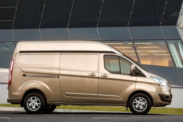 Nowy Ford Transit Custom w wersji z podwyższonym dachem