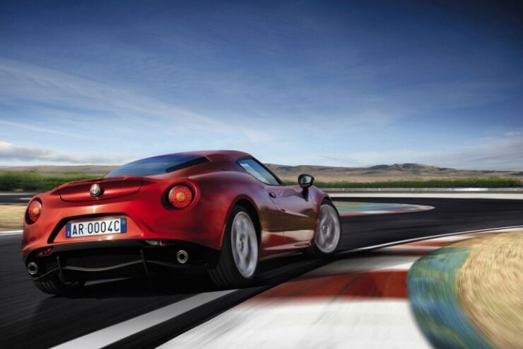 Alfa Romeo 4C triumfuje w Polsce