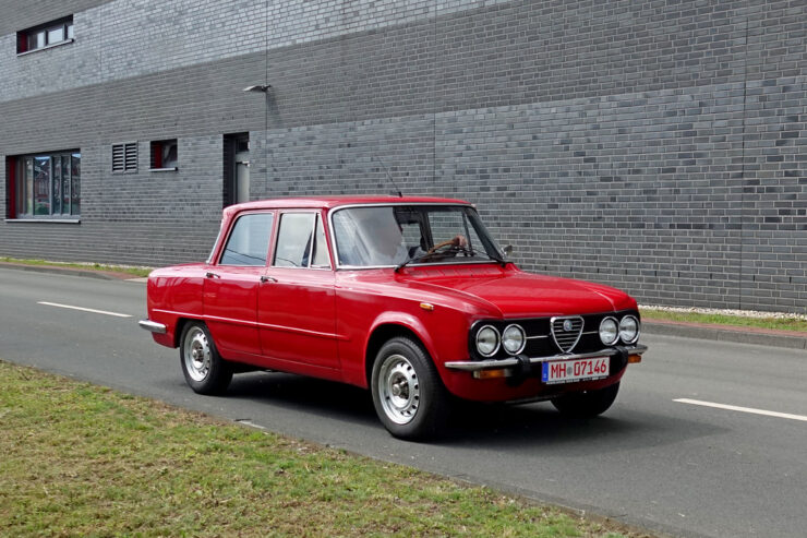 Alfa Romeo Giulia — dane techniczne, wymiary, silniki, spalanie, pojemność, ceny, opinie