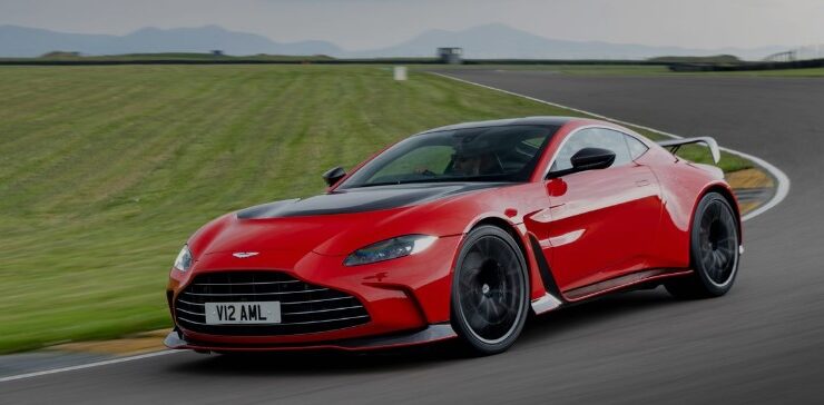 Aston Martin V12 Vantage – dane techniczne, wymiary, silniki, spalanie, pojemność, ceny, opinie