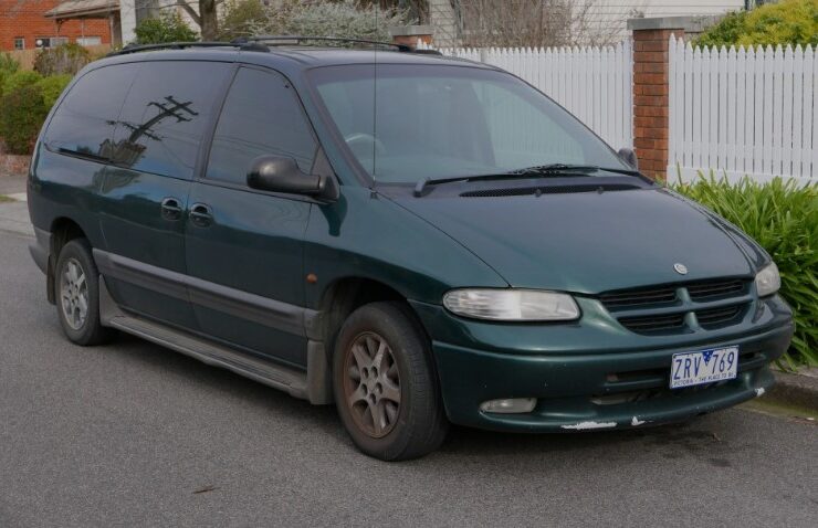 Chrysler Voyager III – dane techniczne, wymiary, silniki, spalanie, pojemność, ceny, opinie