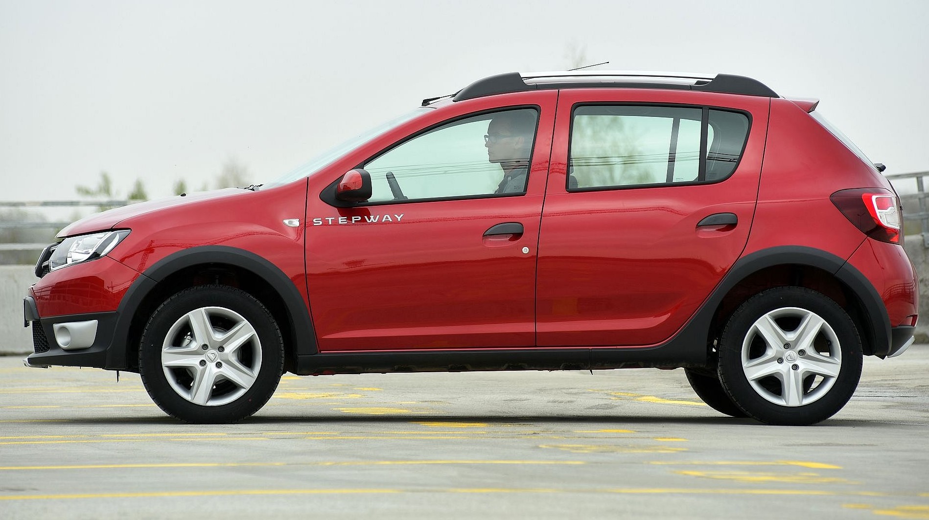 Dacia Sandero 2 – dane techniczne, wymiary, silniki, spalanie, pojemność, ceny, opinie