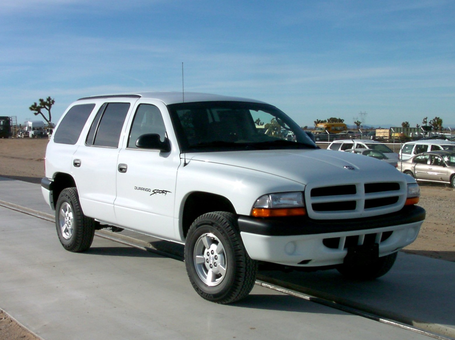 Dodge Durango I — dane techniczne, wymiary, silniki, spalanie, pojemność, ceny, opinie