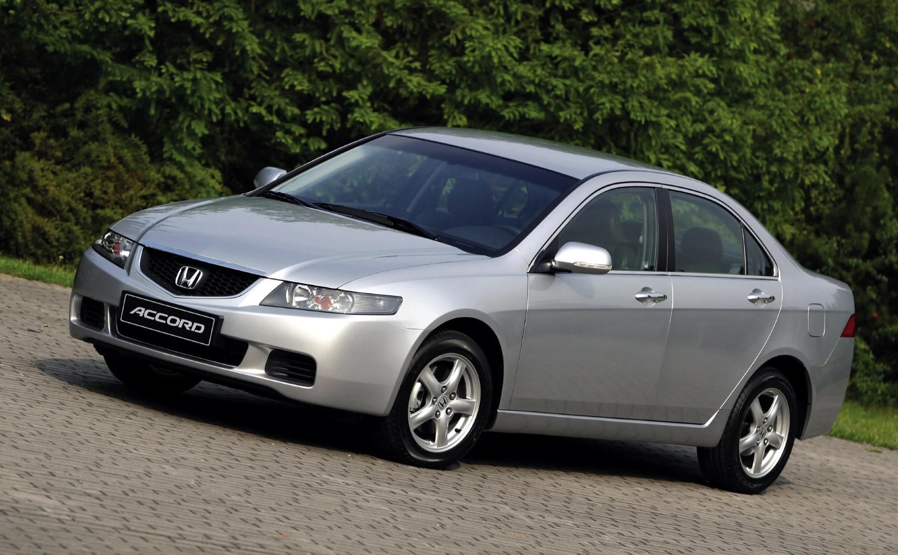 Honda Accord VII — dane techniczne, wymiary, silniki, spalanie, pojemność, ceny, opinie