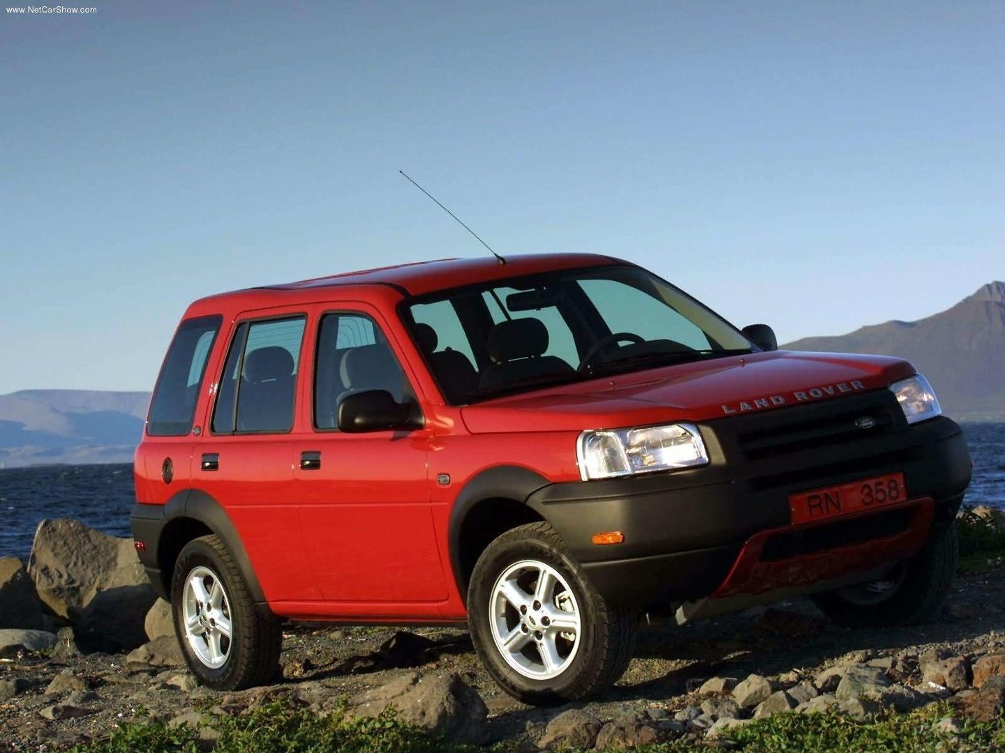 Land Rover Freelander — dane techniczne, wymiary, silniki, spalanie, pojemność, ceny, opinie