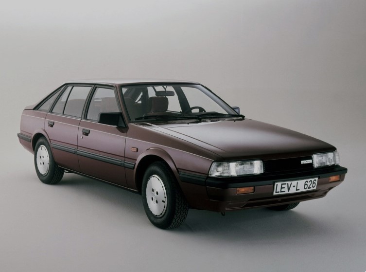 Mazda 626 II – dane techniczne, wymiary, silniki, spalanie, pojemność, ceny, opinie