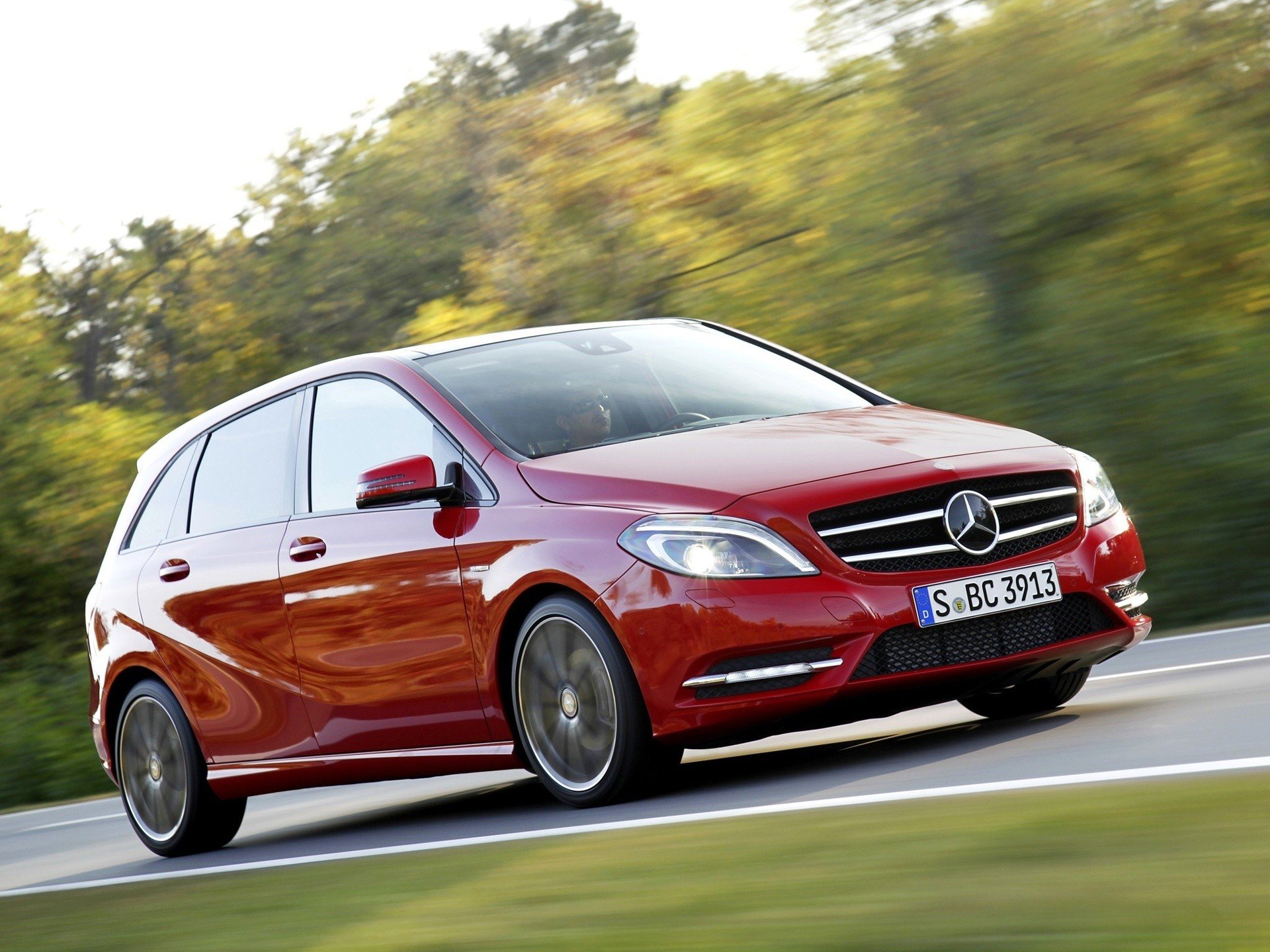 Mercedes Klasa B — dane techniczne, wymiary, silniki, spalanie, pojemność, ceny, opinie