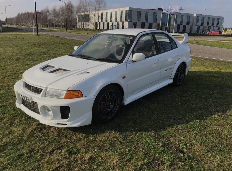 mitsubishi lancer evolution 5