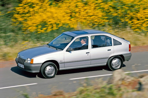 Opel Kadett — dane techniczne, wymiary, silniki, spalanie, pojemność, ceny, opinie
