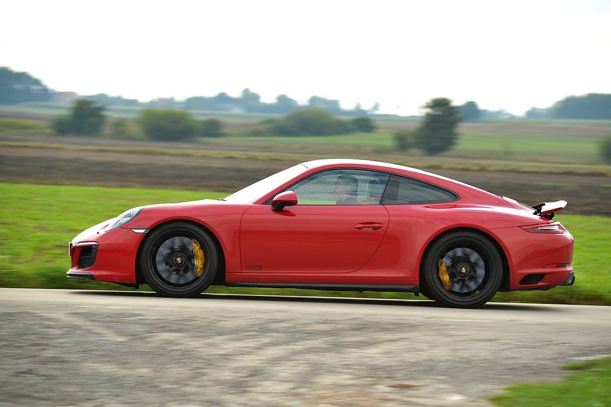 Porsche 911 Carrera 4 GTS — dane techniczne, wymiary, silniki, spalanie, pojemność, ceny, opinie