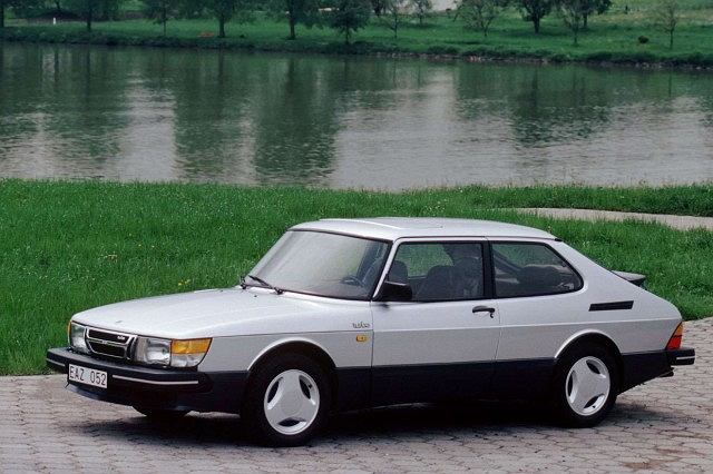Saab 900 – dane techniczne, wymiary, silniki, spalanie, pojemność, ceny, opinie