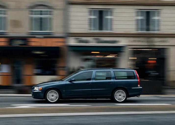 Volvo V70 II — dane techniczne, wymiary, silniki, spalanie, pojemność, ceny, opinie