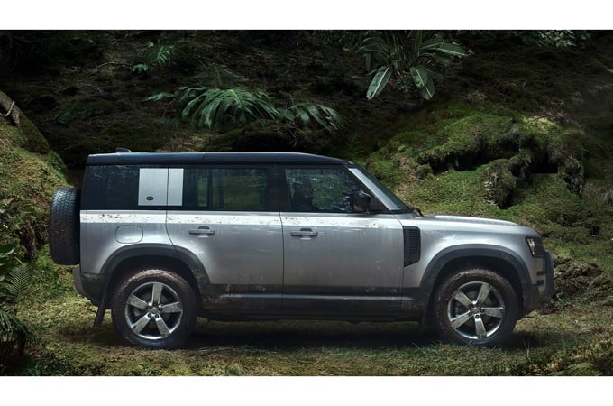 Land Rover Defender — dane techniczne, wymiary, silniki, spalanie, pojemność, ceny, opinie