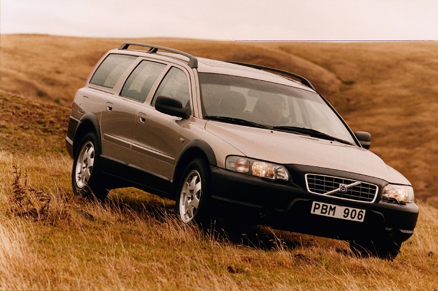 Volvo XC70 - dane techniczne, wymiary, silniki, spalanie, pojemność, ceny, opinie