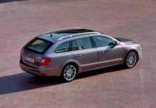 skoda-superb-najlepsze-kombi-2011-roku_1725.jpg